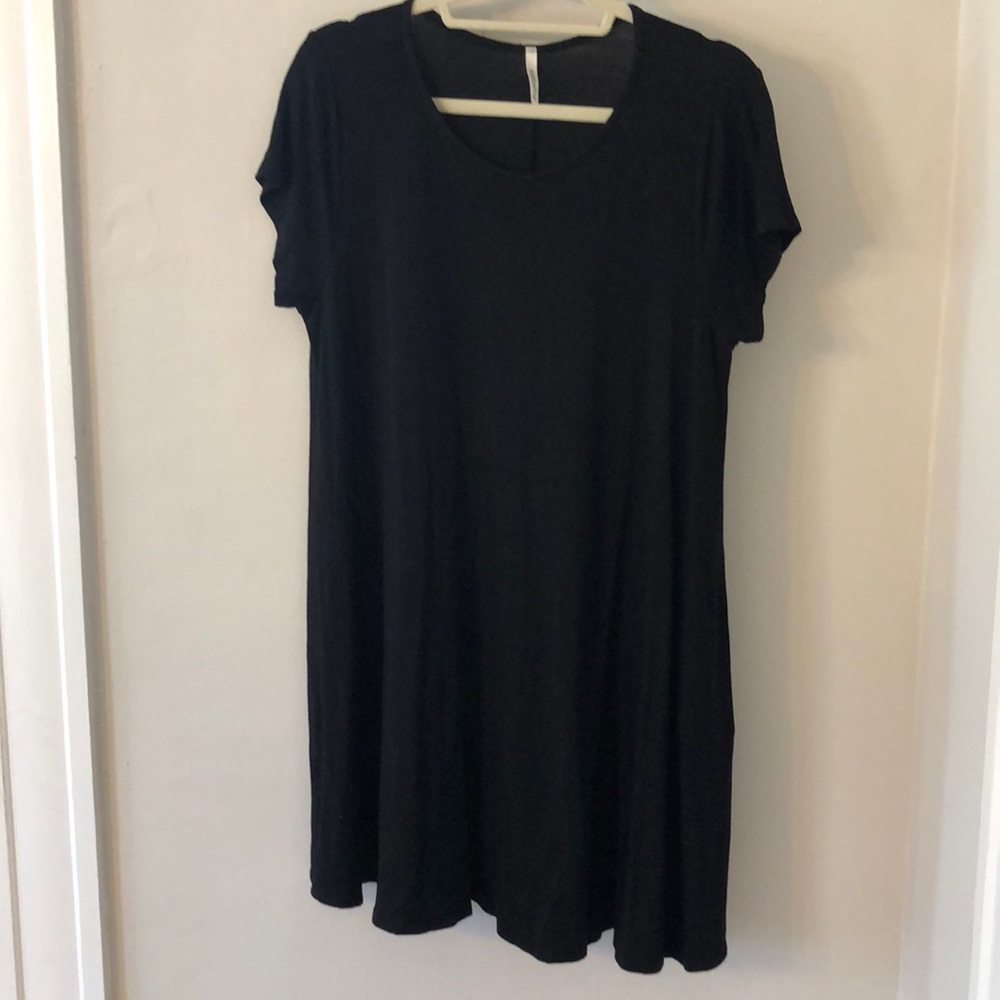Black Swing T-shirt Dress with Pockets Size Medium